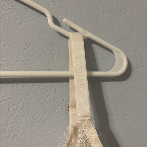 White/ivory unlined dream angels demo bra Victoria’s Secret- size 42g - Picture 5 of 11